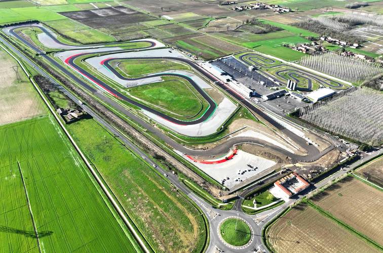 SBK23全赛道攻略:多人模式制霸技巧与隐藏捷径详解-2 SBK23全赛道攻略:多人模式制霸技巧与隐藏捷径详解-2