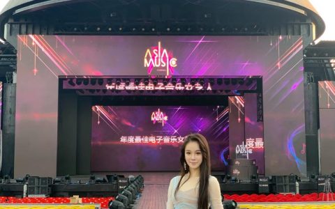 北京富家女胡雅捷亲测：5分钟学会土豪氪金打法，速通全服
