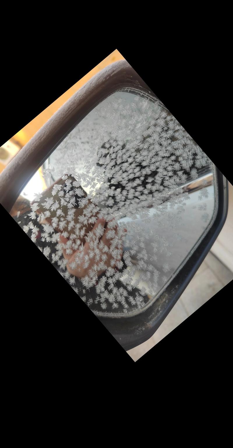 冬天玻璃上的冰窗花是怎么形成的?3个科学小知识秒懂