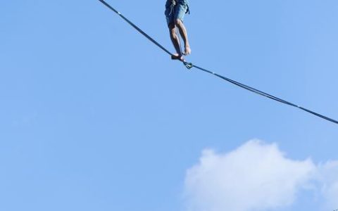 高空走钢丝怎么过？3个稳如老狗的技巧亲测有效